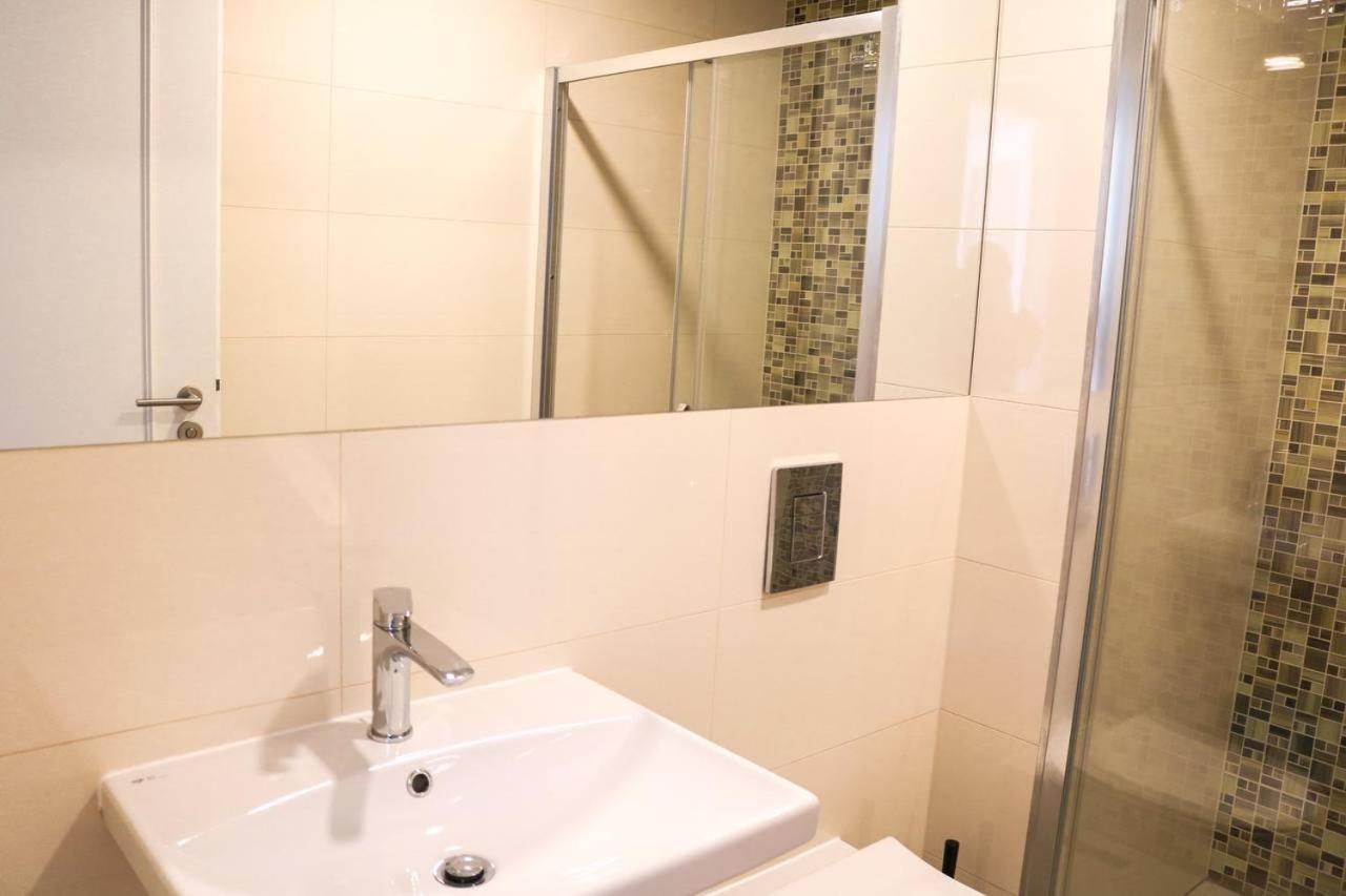 Rose Suites And Rooms Прага Екстер'єр фото